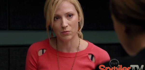 Przesłuchanie Beth Riesgraf staje sie intensywne w 