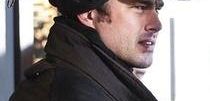 Wrak samochodu na ramionach Severide'a w 