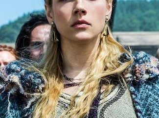 Katheryn Winnick z Wikingów o większym, bardziej krwistym 2 sezonie, zdradach i upadku