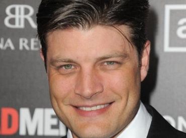 Jay R. Ferguson dołączył do odcinka pilotowego Save The Date