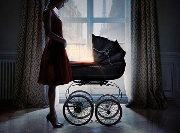Trzy zdjęcia z miniserialu Dziecko Rosemary
