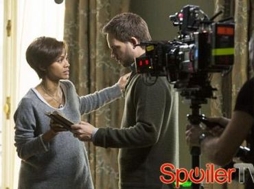Pierwsze spojrzenie: Zoe Saldana wczuwa się w postać na planie Dziecka Rosemary