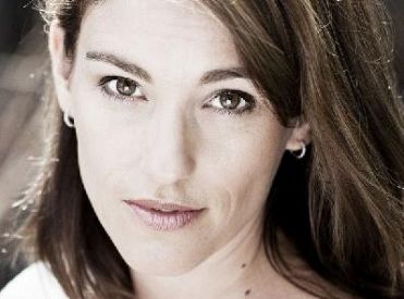 Amy Jo Johnson będzie powracała w 5 sezonie Kamuflażu