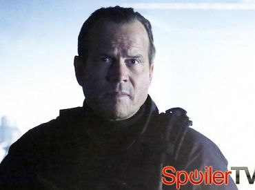 [spoiler] - tak, [spoiler] - chce zabić agenta Garretta w Agents of SHIELD