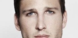 Parker Young zagra w odcinku pilotowym 
