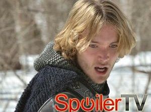 Toby Regbo z Reign zapowiada nowy dramat z dzieckiem i satysfakcjonujące objawienie w finale sezonu