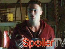 Kim jest nowy zamaskowany mężczyzna w finale Arrow?