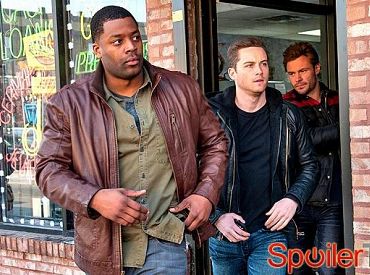 Jesse Lee Soffer zapowiada starcie Charliego i Halsteada oraz zakończenie, którego nie będziesz się spodziewać w finale Chicago PD