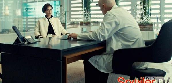 Michelle Forbes debiutuje jako bezwzględna szefowa Rachel w 