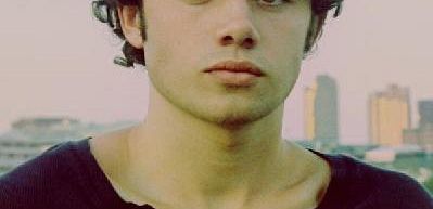 Toby Sebastian dołączył do miniserialu 