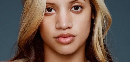 Dascha Polanco  awansowana do stałej obsady w 3 sezonie 