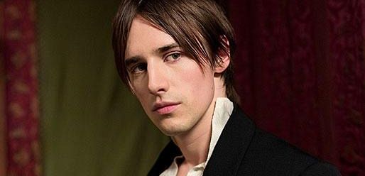 Reeve Carney z 