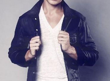Nick Roux pojawi się gościnnie w 'Jennifer Falls