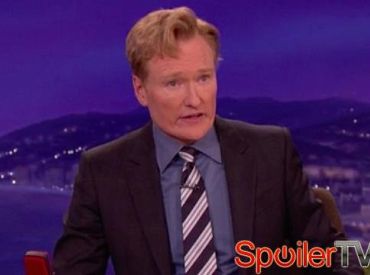 Emocjonalny Conan O'Brien przekazuje wiadomość o śmierci Robina Williamsa publiczności w studiu
