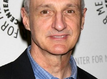 Michael Gross będzie powracał w 2 sezonie Anger Management