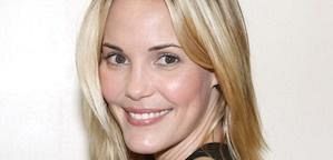 Leslie Bibb będzie powracać w 