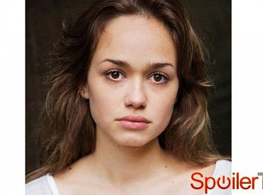 Rose Williams będzie powracać w 2 sezonie Reign