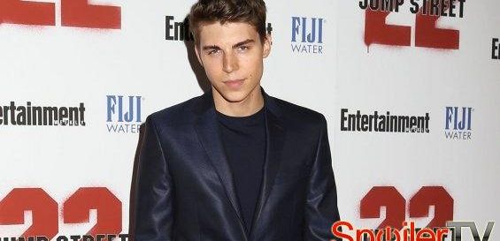 Nolan Funk gościnnie w 3 sezonie 