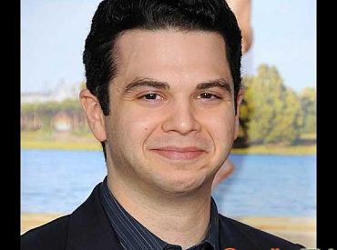 Samm Levine będzie powracał w Selfie