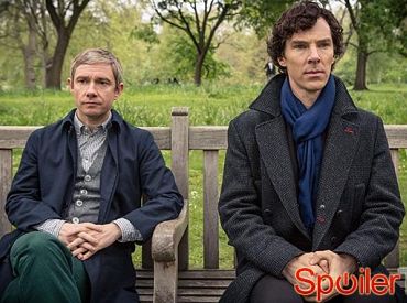 Benedict Cumberbatch i Martin Freeman śmieją się na planie Sherlocka