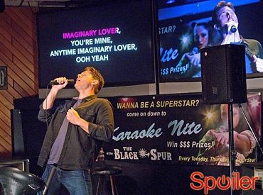 Demoniczny Dean bawi się w klubie ze striptizem i na karaoke w zwiastunie 10 sezonu Nie z tego świata