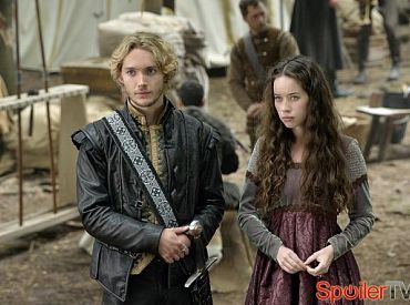 Zdjęcia z premiery 2 sezonu Reign: Lola i Franciszek się spotykają, ale [spoiler] nie jest bezpieczny