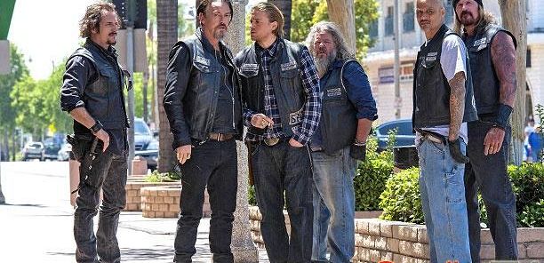 Kurt Sutter i Paris Barclay mówią o zwrotach akcji w premierze 