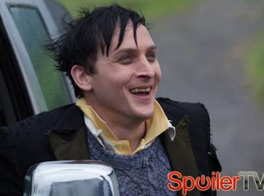 Gwiazda Gotham o długu Pingwina wobec Gordona, więzi z mamą Carol Kane