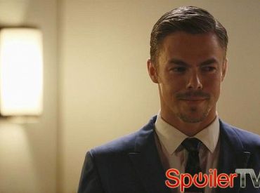 Derek Hough pojawia się w Nashville jako przystojniak Juliette z Hollywood