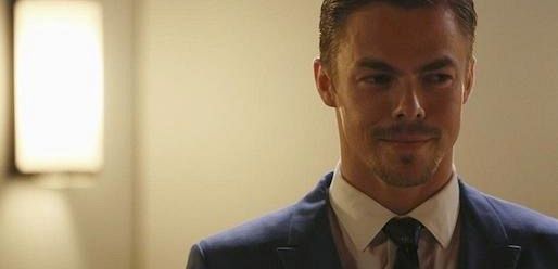 Derek Hough pojawia się w 
