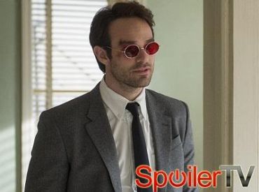 Pierwsze spojrzenie: Charlie Cox przywdziewa strój Daredevila