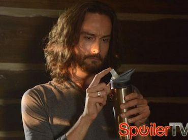 Ichabod uprawia jogę w Sleepy Hollow