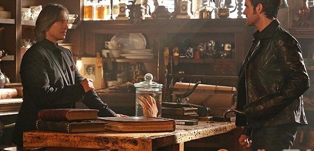 Rumple oddaje Hakowi rękę w 