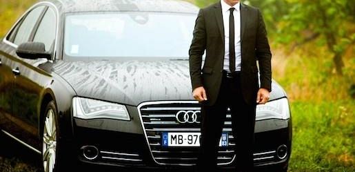 Chris Vance dostarcza 