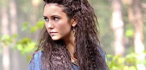 Nina Dobrev w 