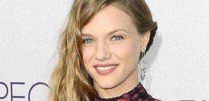 Tracy Spiridakos z 
