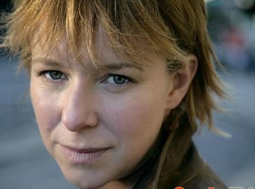 Julie Anne Robinson z Podmiejskiego czyśćca przygotowuje dwa projekty dla ABC