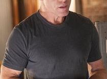 Voight zostaje zaatakowany w domu w Chicago PD