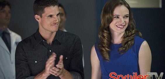 Robbie Amell na temat wybuchowego wejścia i „niebezpiecznego” Firestorma w 