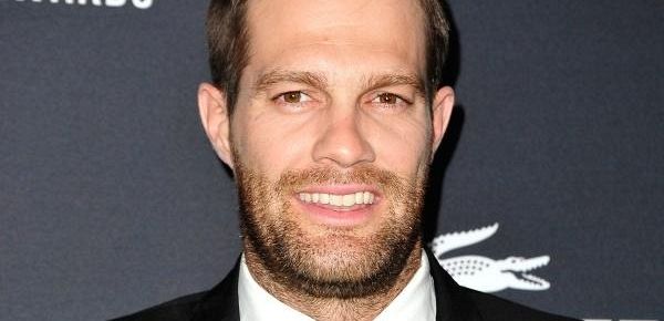 Geoff Stults napisze i prawdopodobnie wystąpi w komedii dla CBS
