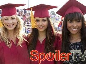 Kto powraca do Mystic Falls High w czasie świąt w Pamiętnikach wampirów?