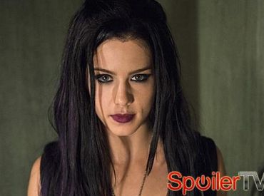 Emily Bett Rickards z „Arrow”: „Byłam smutna kiedy dowiedziałam się jak smutna była Felicity”
