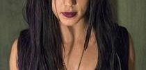 Emily Bett Rickards umieszcza Felicity z „Arrow” w centrum uwagi