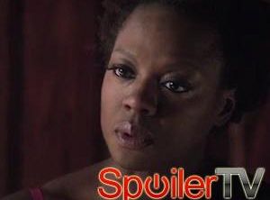 Annalise prowadzi przesłuchanie przy świadku (w swojej sypialni) w HTGAWM