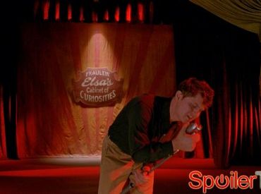 Zobacz jak Evan Peters wykonuje Come As You Are w AHS: Freak Show