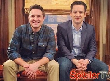 Pierwsze spojrzenie na Girl Meets World: Eric i Cory spotykają się na zdjęciu z planu 2 sezonu