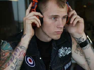 Colson Baker dołączył do odcinka pilotowego Showtime Roadies