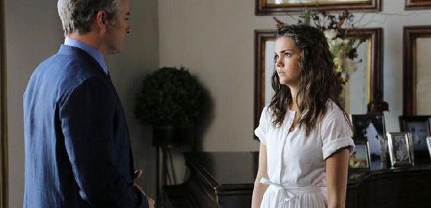Stef konfrontuje się z Robertem odnośnie papierów adopcyjnych Callie w 
