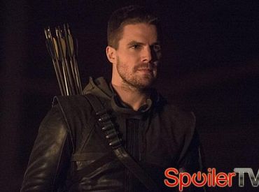 Zapowiedź Arrow: Jak Oliver będzie żył dalej, Diggle wdziewa kostium, niezręczna przyjaźń, odkrycie Thei i więcej