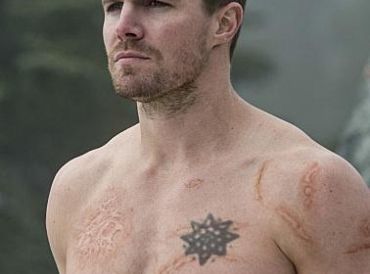 Stephen Amell z Arrow mówi o tym, że każdy bohater musi upaść - i miejmy nadzieję, że przeżyje, aby wyciągnąć z tego lekcję